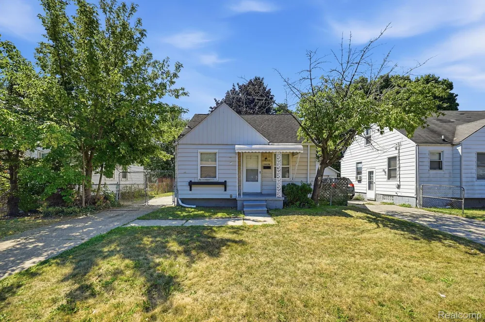 14694 Jacob Avenue Eastpointe City, MI 48021