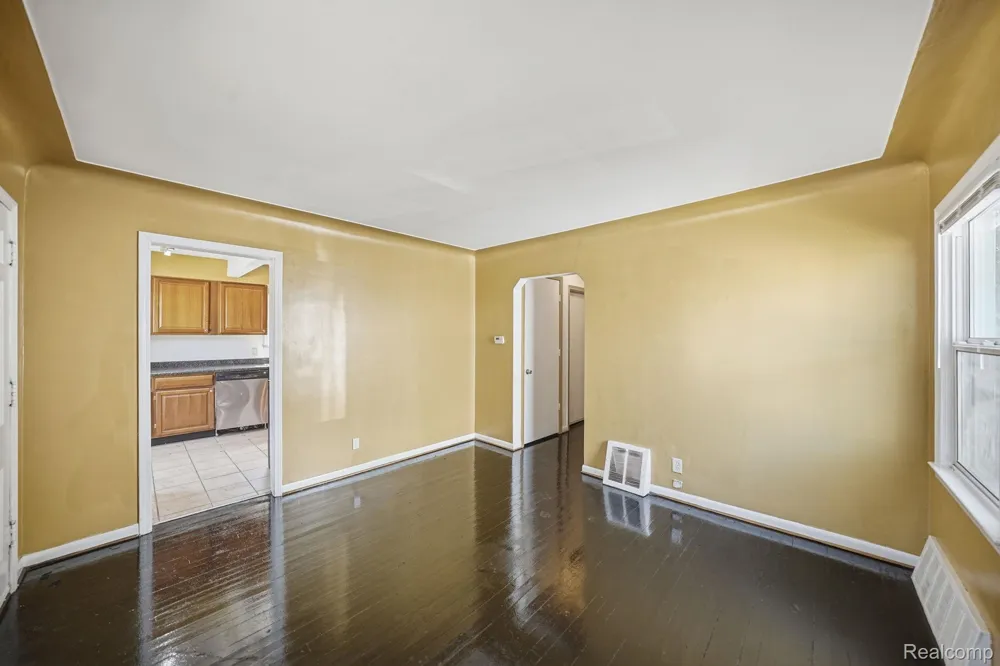 14694 Jacob Avenue Eastpointe City, MI 48021