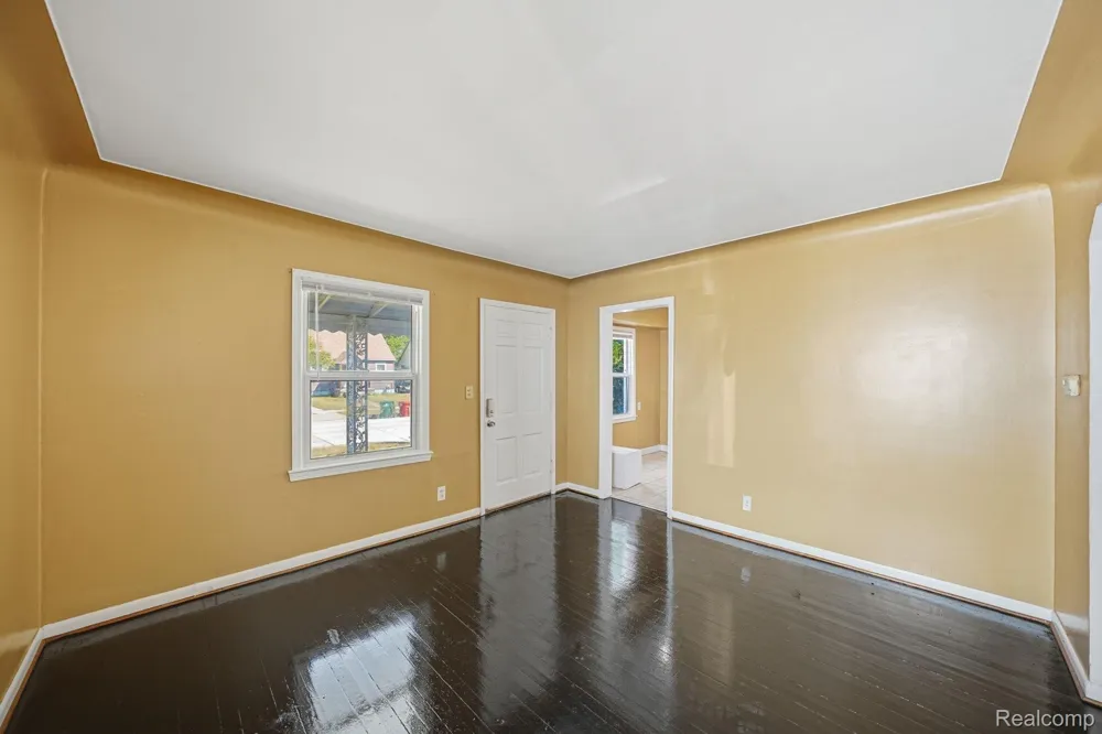 14694 Jacob Avenue Eastpointe City, MI 48021