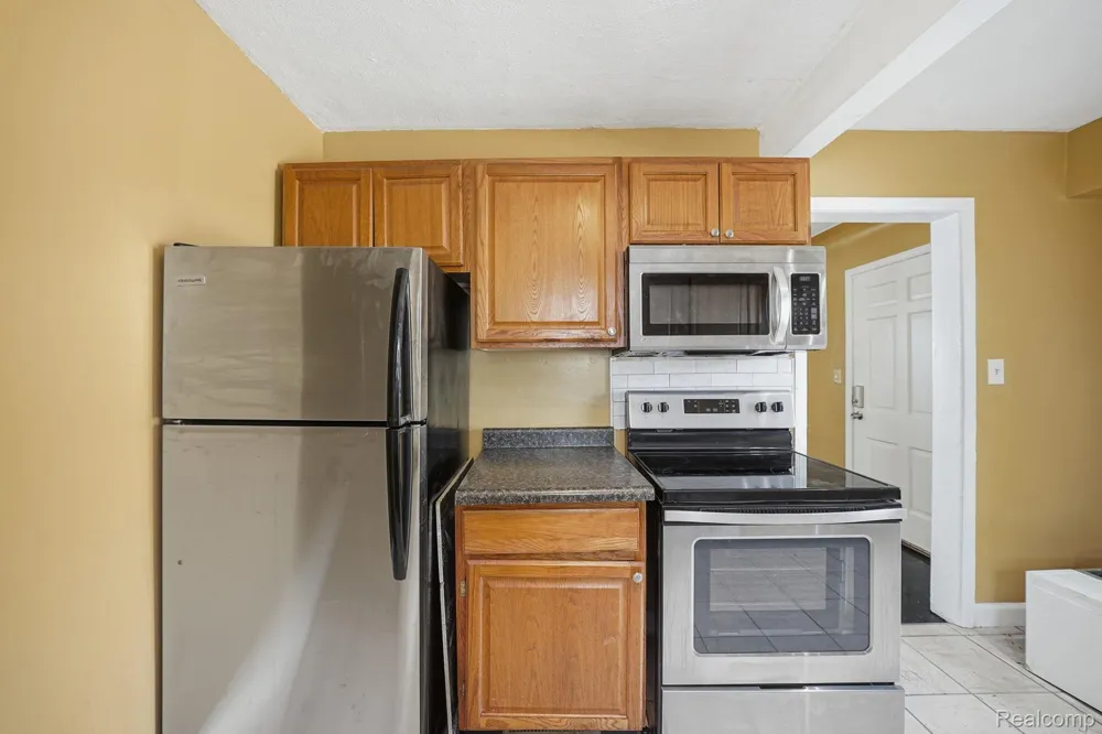 14694 Jacob Avenue Eastpointe City, MI 48021