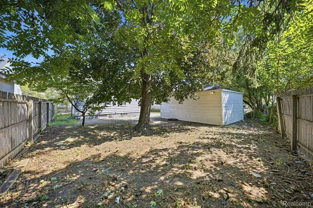 14694 Jacob Avenue Eastpointe City, MI 48021
