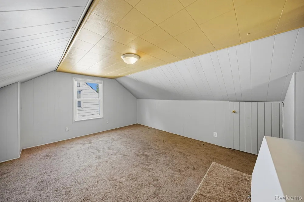 14694 Jacob Avenue Eastpointe City, MI 48021