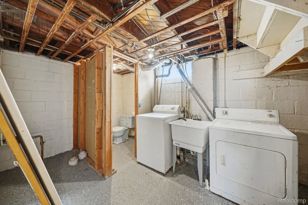 14694 Jacob Avenue Eastpointe City, MI 48021
