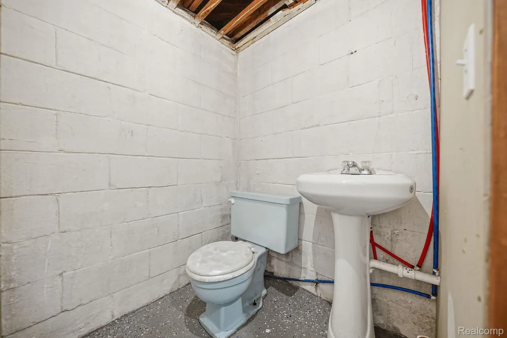 14694 Jacob Avenue Eastpointe City, MI 48021