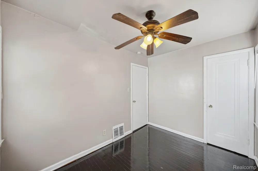 14694 Jacob Avenue Eastpointe City, MI 48021