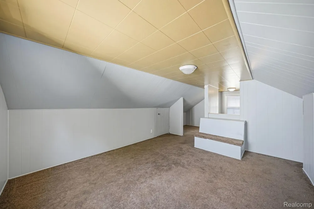14694 Jacob Avenue Eastpointe City, MI 48021