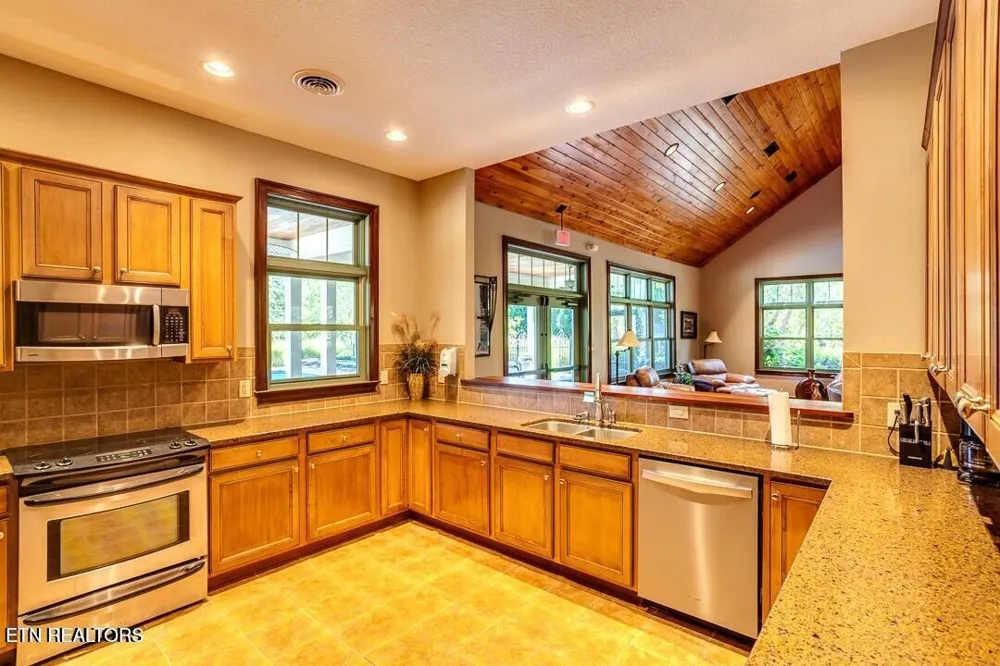 615 Waterside Circle Andersonville, TN 37705