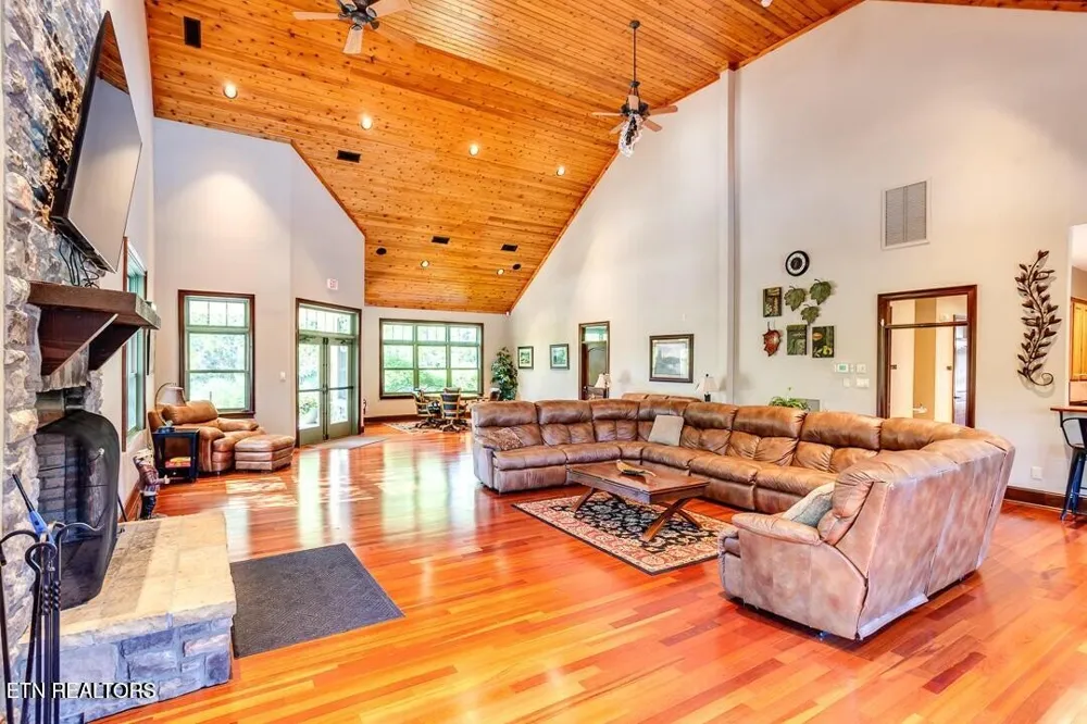 615 Waterside Circle Andersonville, TN 37705