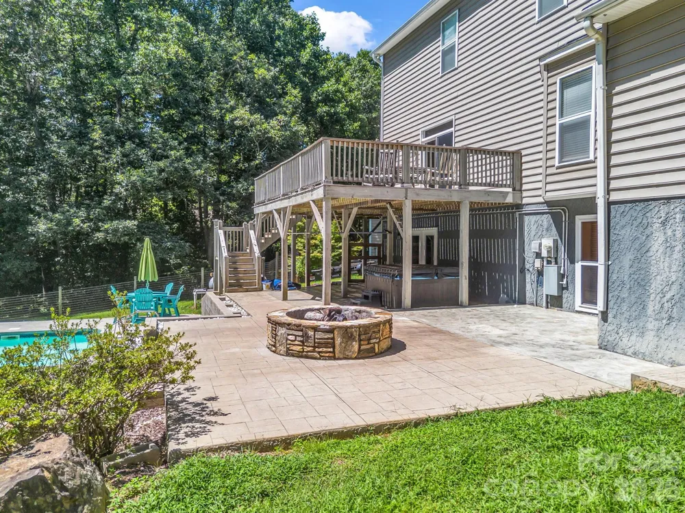 69 Ivy Lane Fletcher, NC 28732