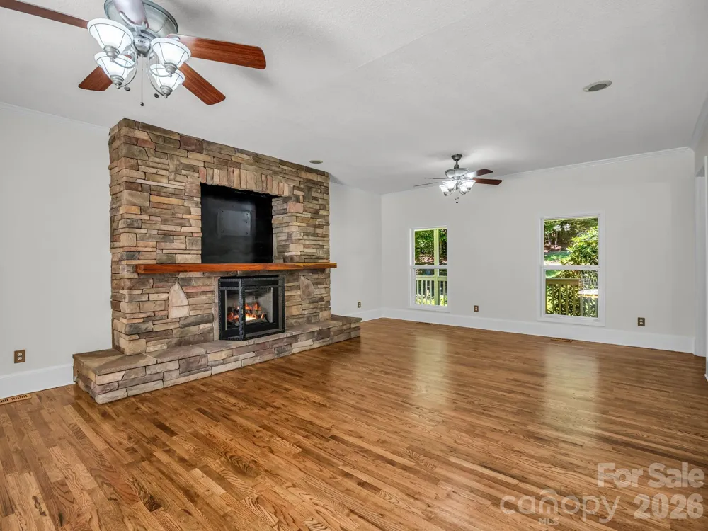69 Ivy Lane Fletcher, NC 28732