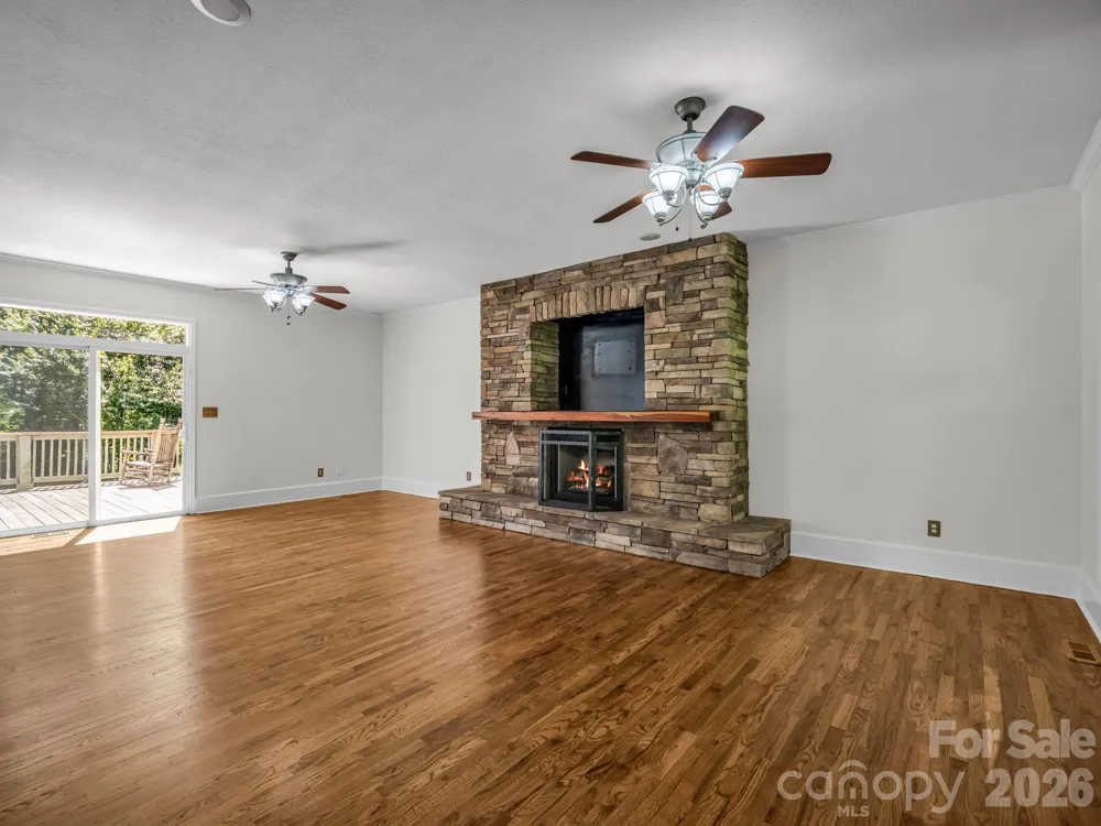 69 Ivy Lane Fletcher, NC 28732