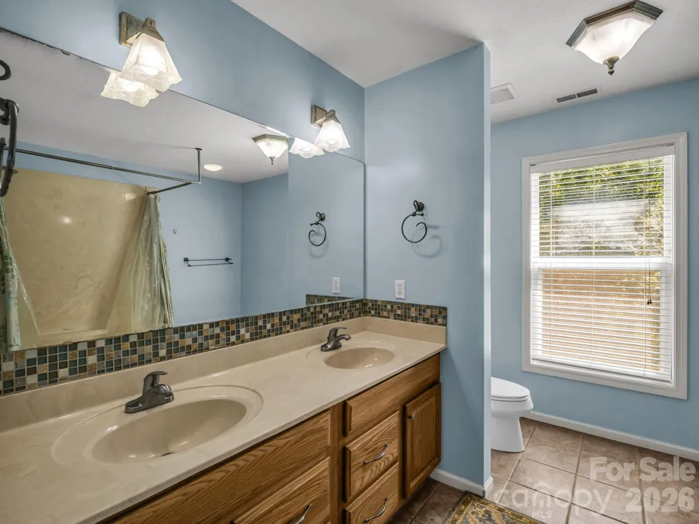 69 Ivy Lane Fletcher, NC 28732