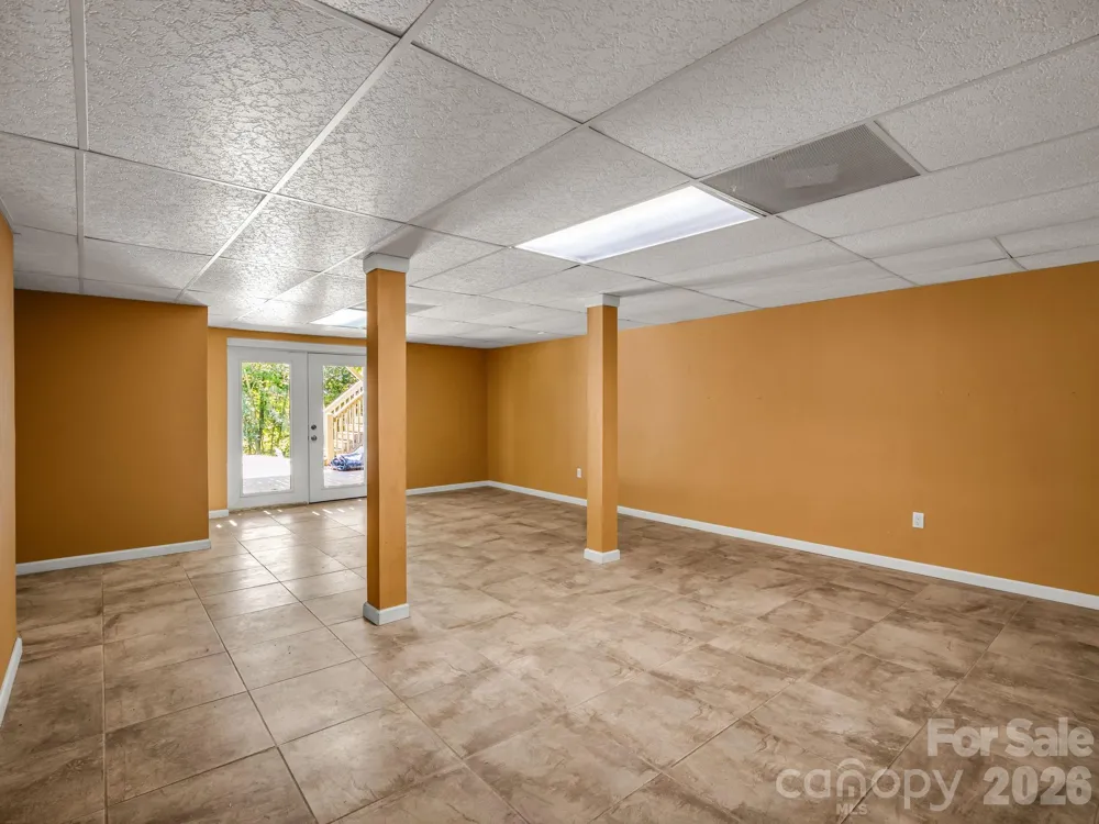 69 Ivy Lane Fletcher, NC 28732