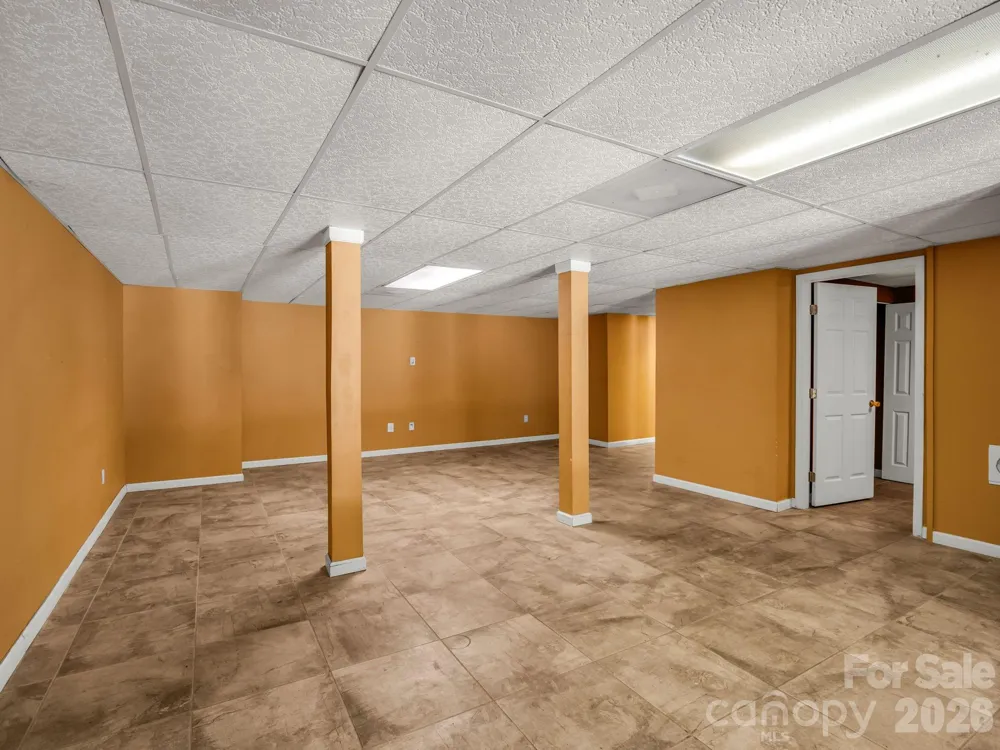 69 Ivy Lane Fletcher, NC 28732