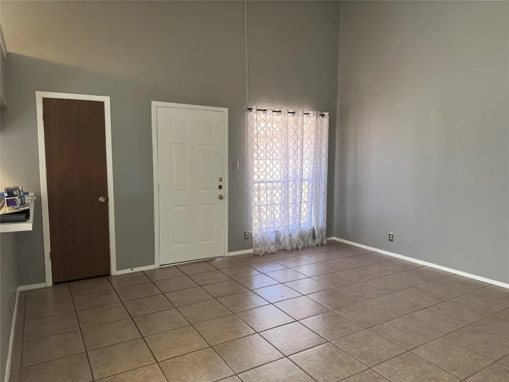 8704 Pineridge Drive #B Austin, TX 78729