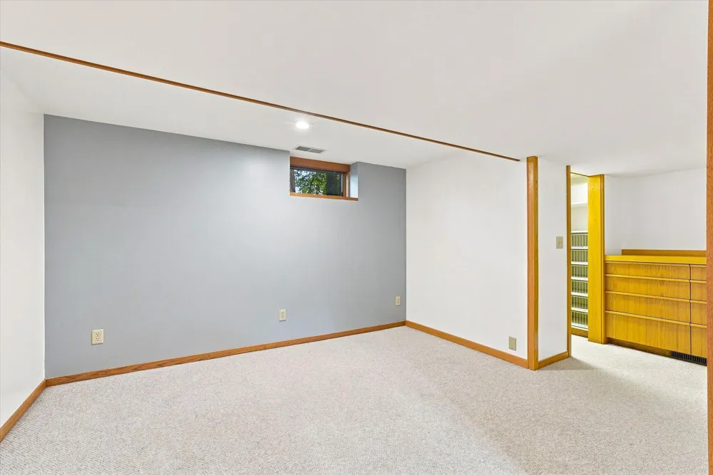 39277 Hemingway Avenue North Branch, MN 55056