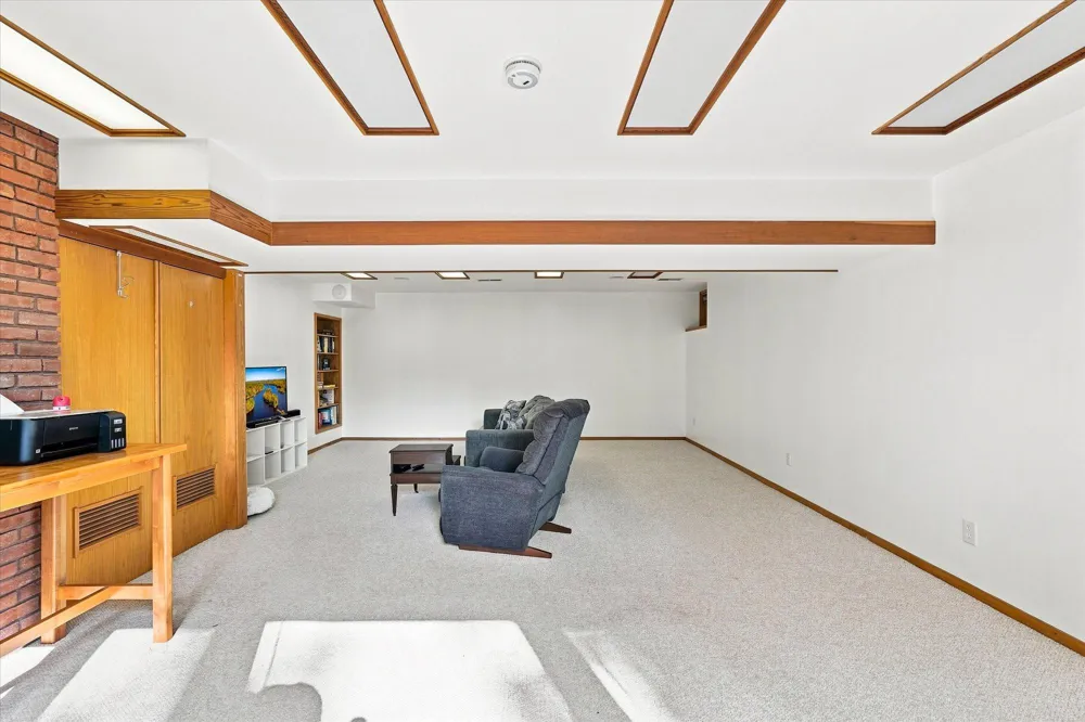 39277 Hemingway Avenue North Branch, MN 55056