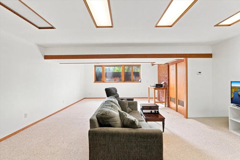 39277 Hemingway Avenue North Branch, MN 55056