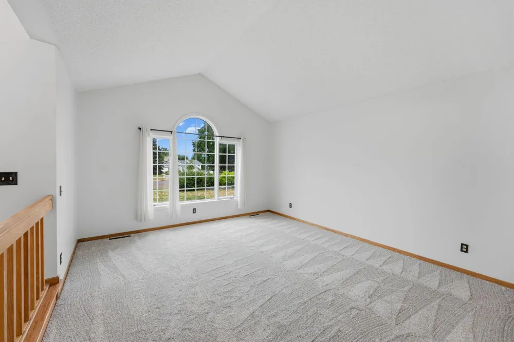 2320 Parkview Lane Woodbury, MN 55125