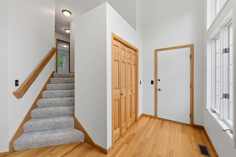 2320 Parkview Lane Woodbury, MN 55125