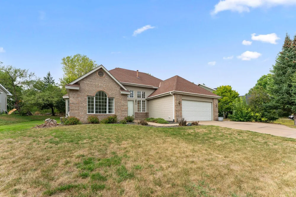 2320 Parkview Lane Woodbury, MN 55125