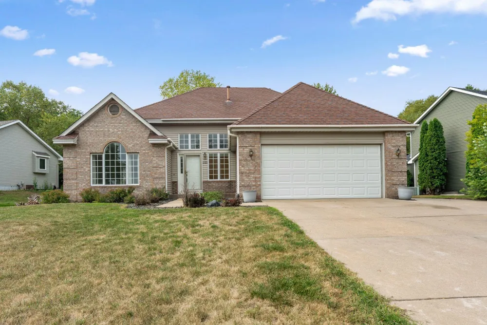 2320 Parkview Lane Woodbury, MN 55125