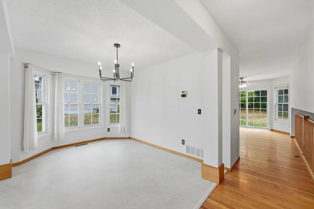 2320 Parkview Lane Woodbury, MN 55125