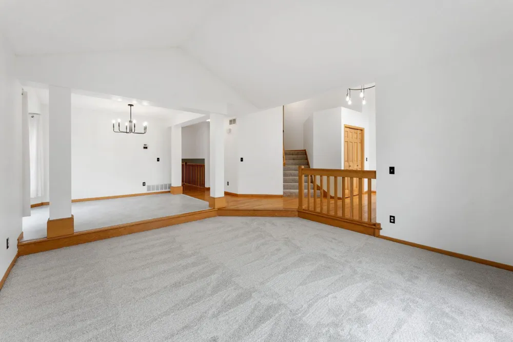 2320 Parkview Lane Woodbury, MN 55125