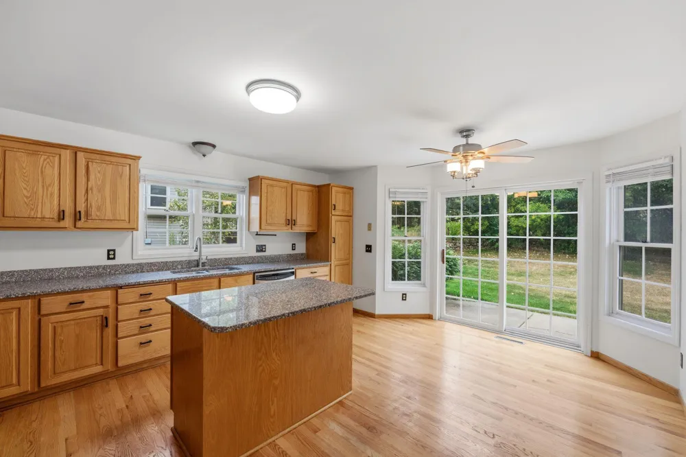 2320 Parkview Lane Woodbury, MN 55125