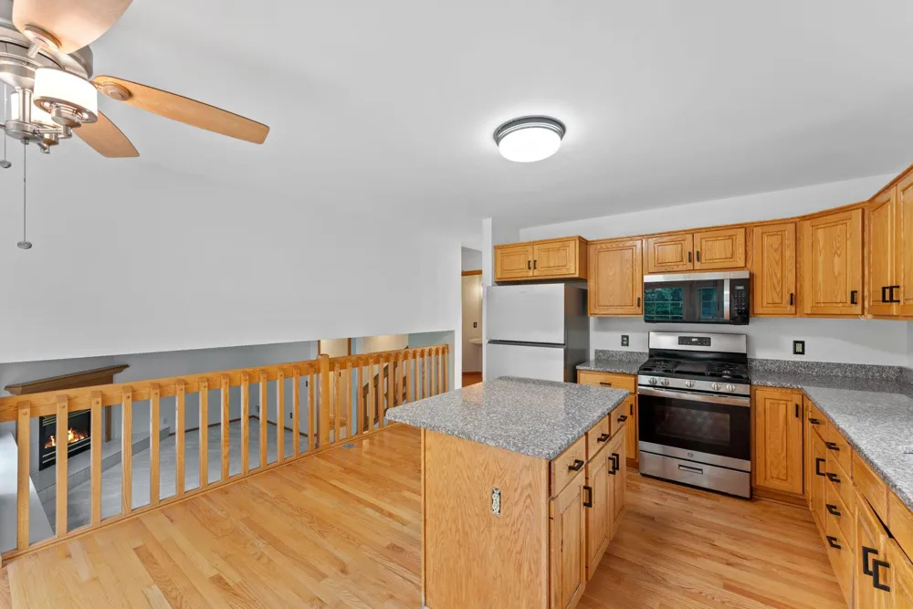 2320 Parkview Lane Woodbury, MN 55125