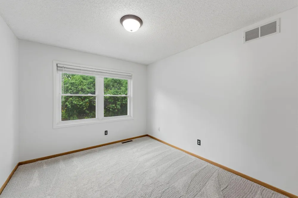 2320 Parkview Lane Woodbury, MN 55125