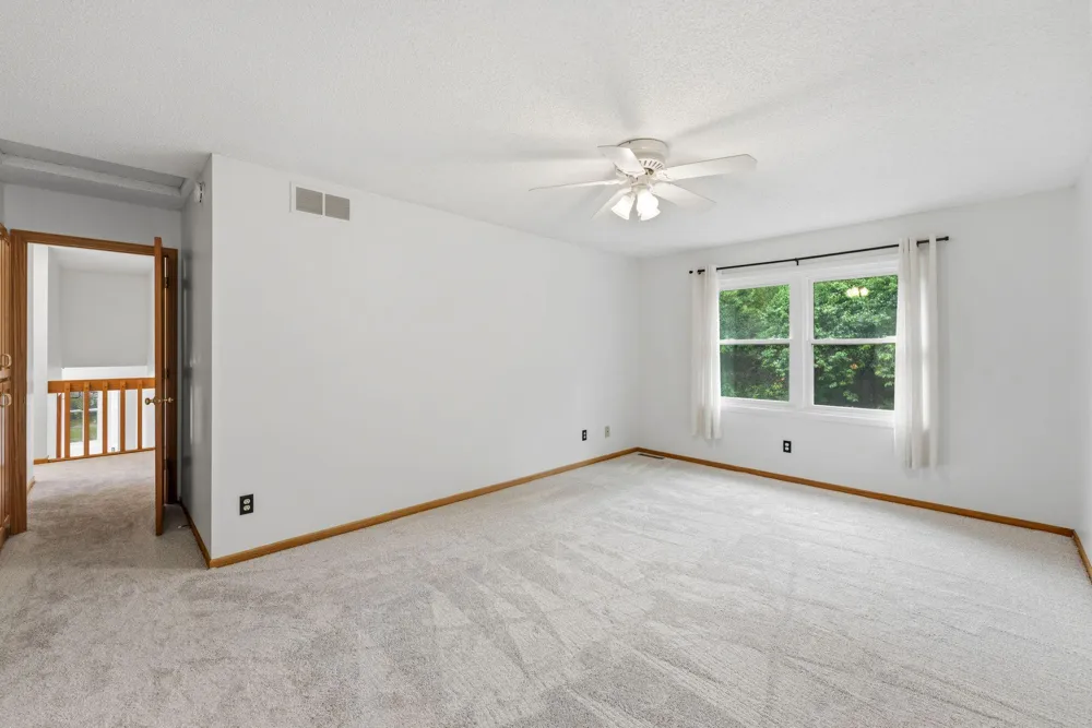 2320 Parkview Lane Woodbury, MN 55125