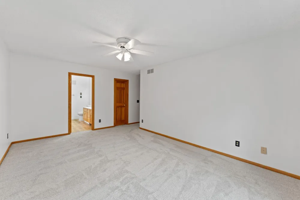 2320 Parkview Lane Woodbury, MN 55125