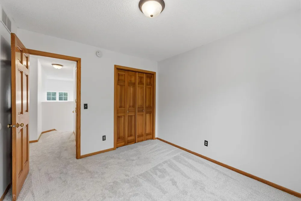2320 Parkview Lane Woodbury, MN 55125