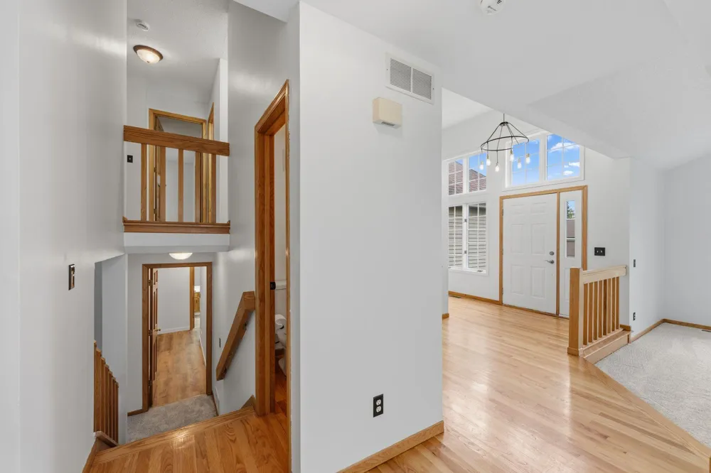 2320 Parkview Lane Woodbury, MN 55125