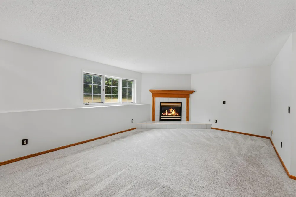 2320 Parkview Lane Woodbury, MN 55125