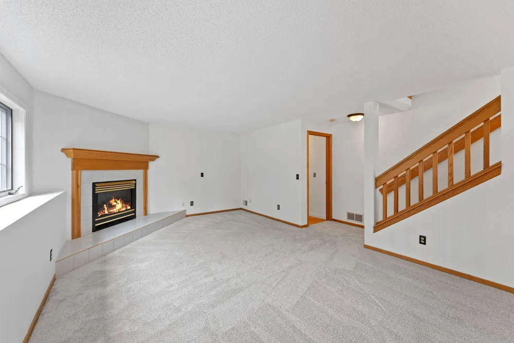 2320 Parkview Lane Woodbury, MN 55125
