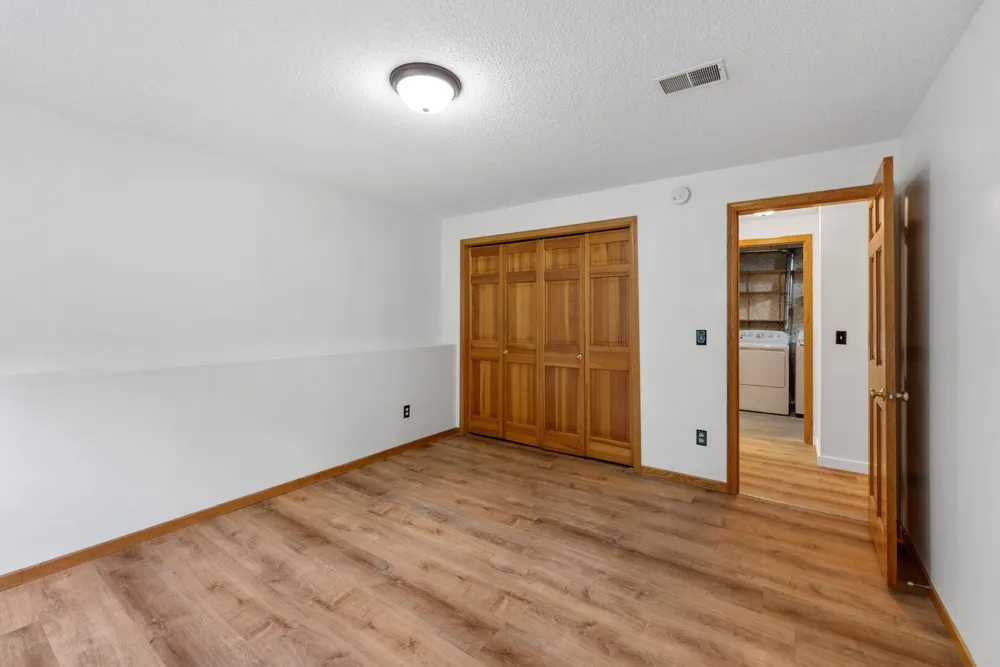 2320 Parkview Lane Woodbury, MN 55125