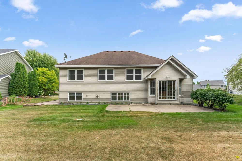 2320 Parkview Lane Woodbury, MN 55125