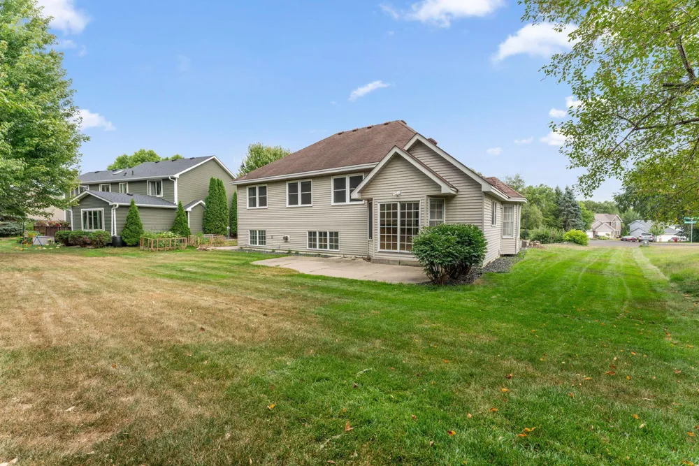 2320 Parkview Lane Woodbury, MN 55125