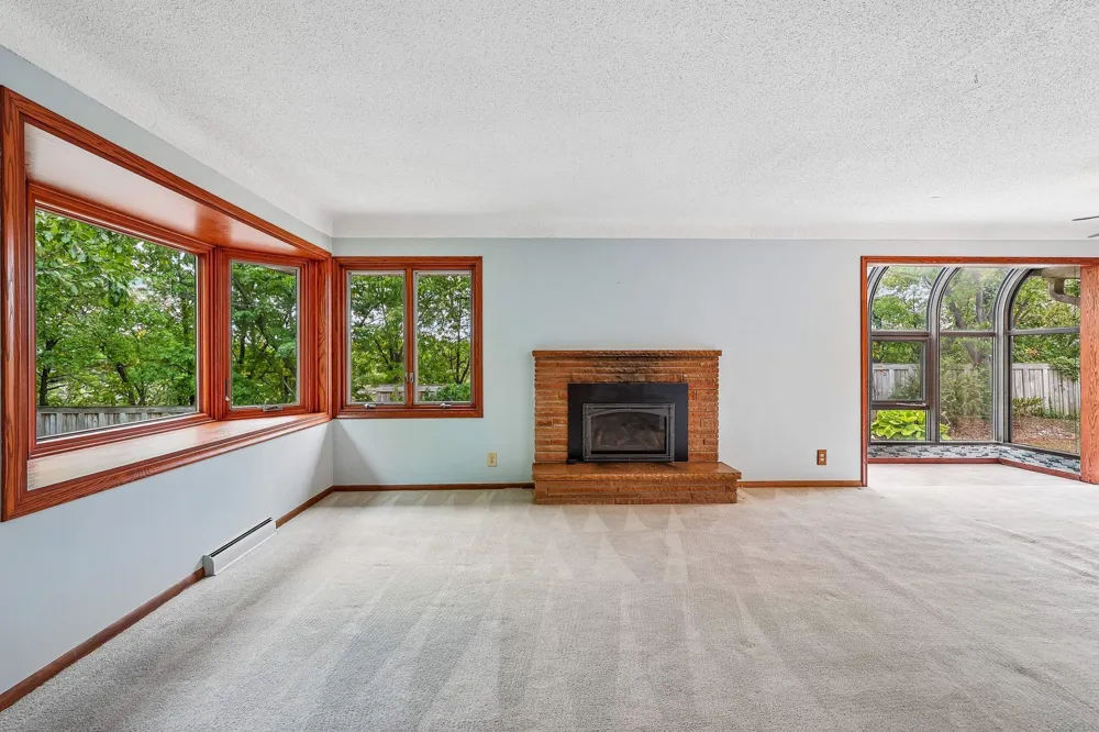 612 Russell Avenue S Minneapolis, MN 55405