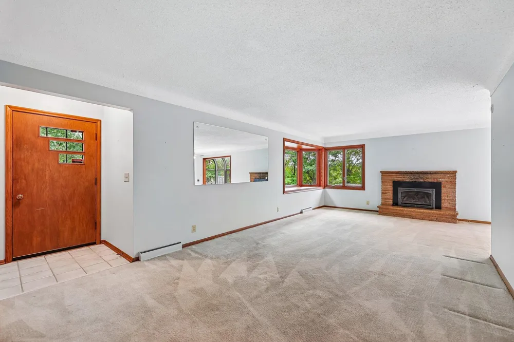 612 Russell Avenue S Minneapolis, MN 55405