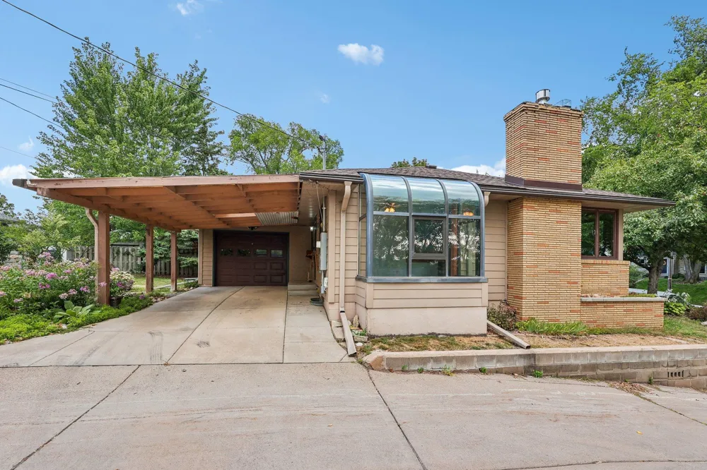 612 Russell Avenue S Minneapolis, MN 55405