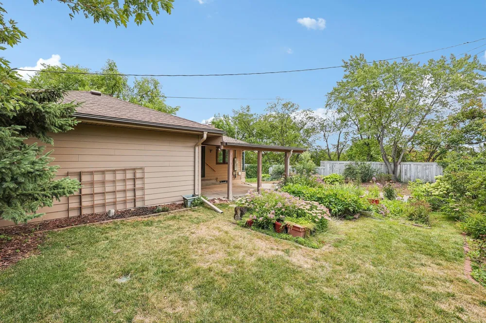 612 Russell Avenue S Minneapolis, MN 55405