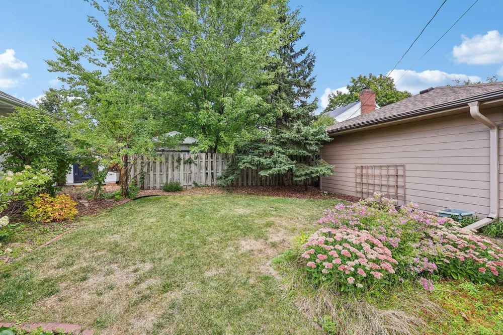 612 Russell Avenue S Minneapolis, MN 55405