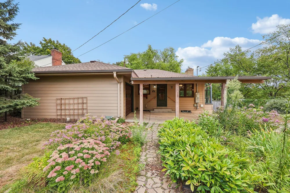 612 Russell Avenue S Minneapolis, MN 55405
