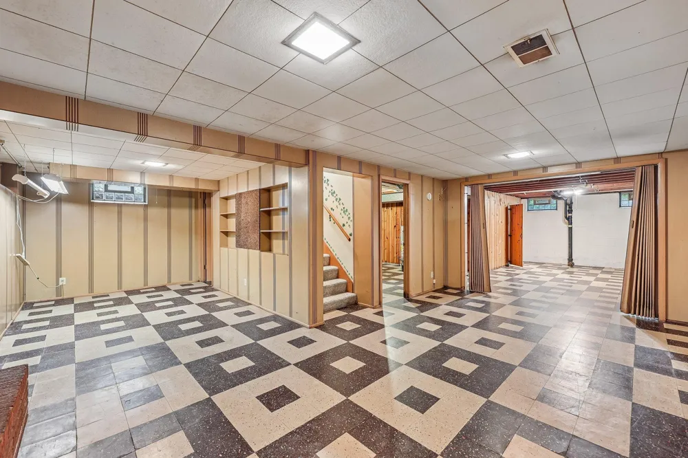 612 Russell Avenue S Minneapolis, MN 55405