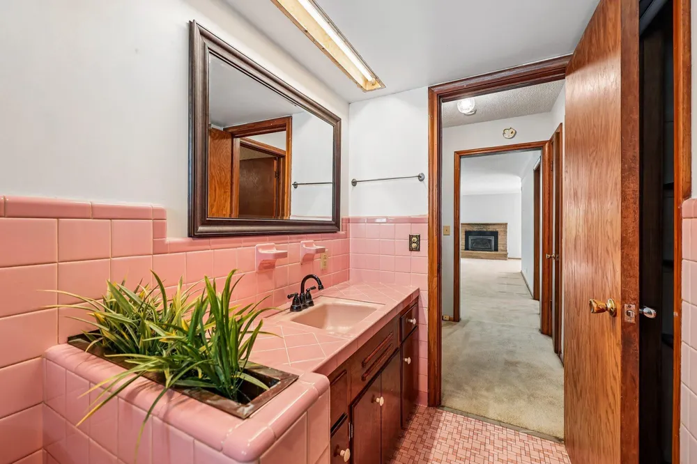 612 Russell Avenue S Minneapolis, MN 55405