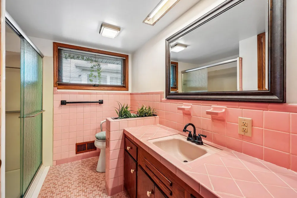 612 Russell Avenue S Minneapolis, MN 55405