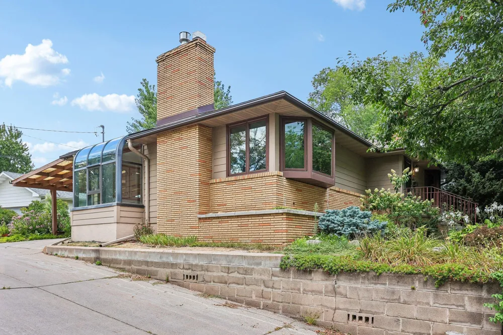 612 Russell Avenue S Minneapolis, MN 55405